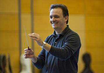 Levon Parikian (Clive Barda)